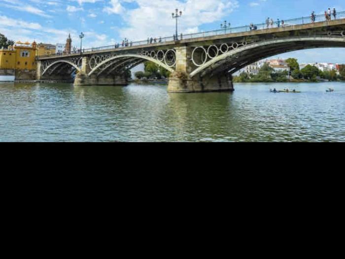 Apartamento Junto A La Calle Betis: El Corazon De Triana